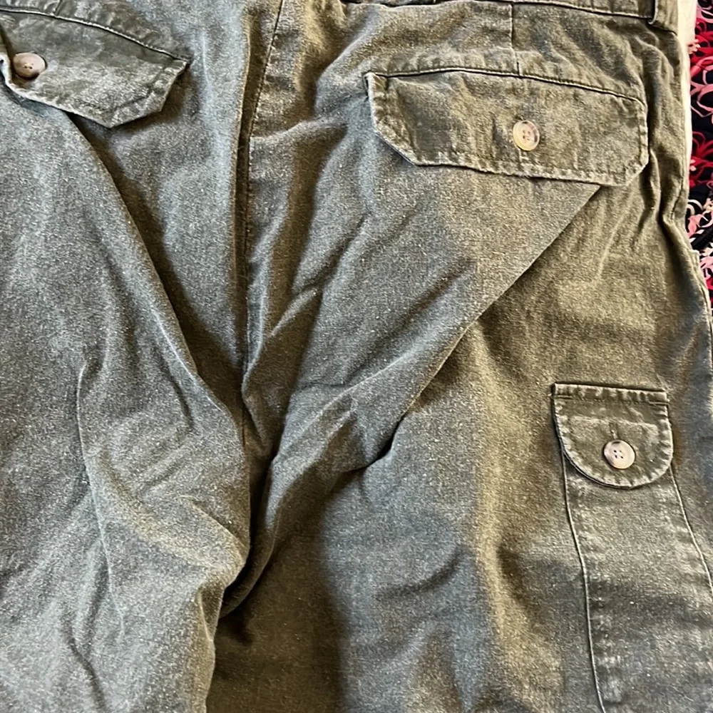 Vintage Men’s Banana Republic REAL Cargo pants. Camo Green. Size 36”w x 34”